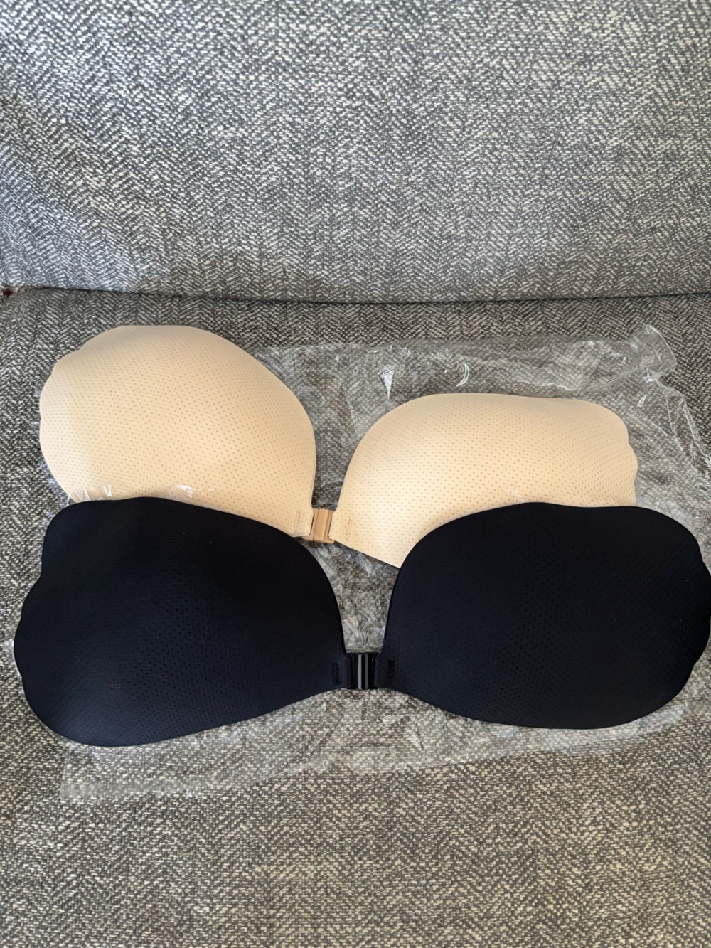 Adhesive Bra - Picture 4 of 8